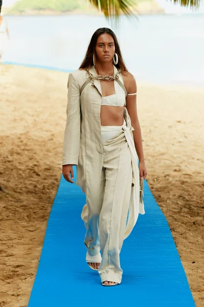 Look 3